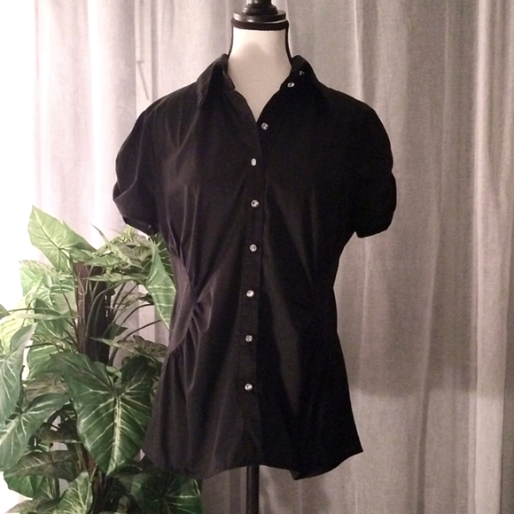 ⚜️ Dots Button Up Blouse - Picture 2 of 10